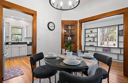 Sam Hughes House | Charming Private 2-bedroom house steps from UofA Football Stadium!