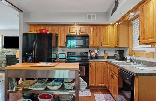 Clarkson House | Charming! Private and cozy Nolin Lake cottage near Mammoth Cave National Park.