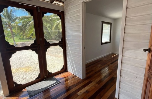Corozal District House | Charming Private Beachfront 2-bedroom house near Copper Bank with WiFi, AC