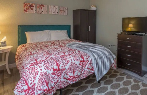 Greater Northdale Apartment | Charming Private Guest House Studio, with pool access