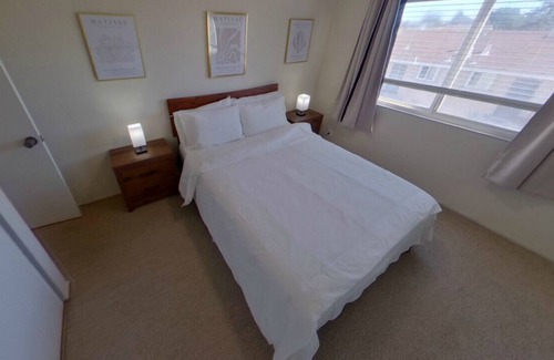 Old San Leandro Apartment | Charming private room in condo