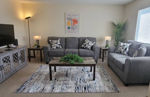 Old San Leandro Apartment | Charming private room in condo