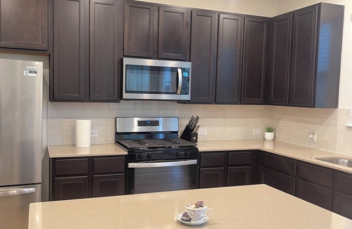 Iowa Colony House | Charming private room with AC and WiFi in quiet peaceful neighborhood