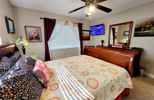 St. Petersburg - Clearwater House | Charming Private 2-Bdrm Suite w Tropical Flair/Kitchen/Laundry/Sunroom/Bus Stop