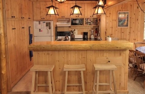 Carnelian Bay House | Charming Private Woodsy Lake-Tahoe-Style Retreat Warm Cozy Family Ski Cabin Wifi