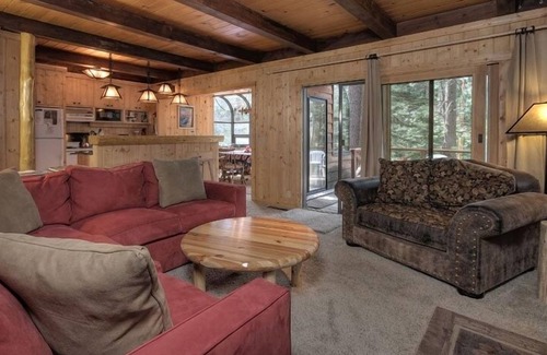 Carnelian Bay House | Charming Private Woodsy Lake-Tahoe-Style Retreat Warm Cozy Family Ski Cabin Wifi