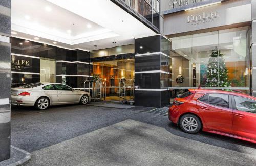 Auckland Central Business District Apartment | Charming Queen Street apartment