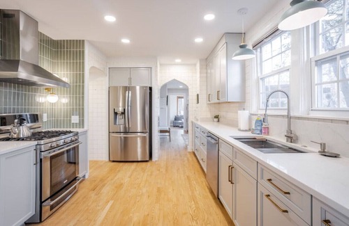 Roselawn Finance House | Charming, Quiet 4B 1920s Tudor by UC Hospital