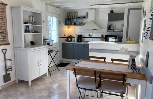 Le Palais House | Charming Quiet Cottage Near Shops, Garden, Pets Allowed, No WiFi/TV