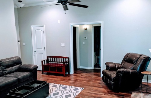 Shreveport House | Charming, Quiet, South Shreveport Retreat King Bed