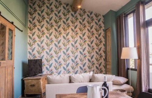 Saint-Andiol Apartment | Charming, quiet T1