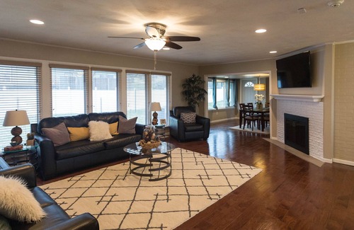Omaha House | Charming Ranch House With Excellent Location, Comfortable and Cozy, Free WIFI