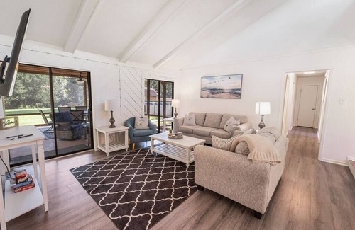 Theodore House | Charming Ranch Near the Island with Small Pool!