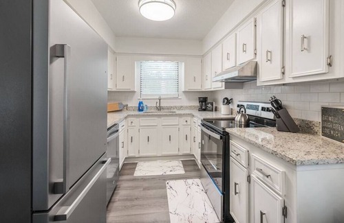 Theodore House | Charming Ranch Near the Island with Small Pool!