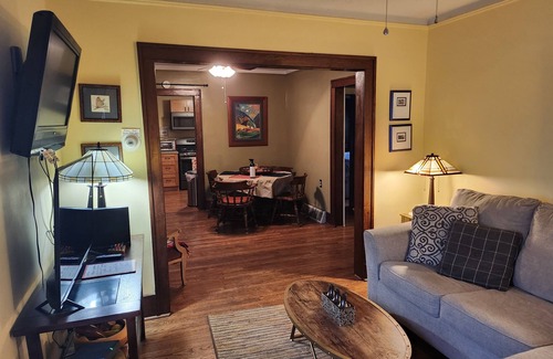 Ferndale House | Charming Ranch walking distance to Downtown Ferndale! Close to Detroit!
