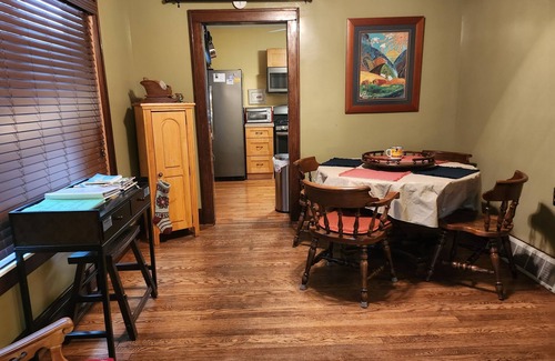 Ferndale House | Charming Ranch walking distance to Downtown Ferndale! Close to Detroit!