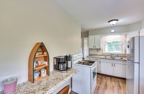 Reading House | Charming Reading Home w/Lake Views & Private Dock