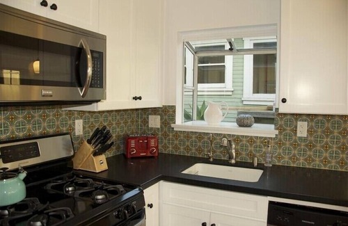 Laguna Beach Cottage | Charming Remodeled Historical Cottage 2 Blocks to Beach & Town