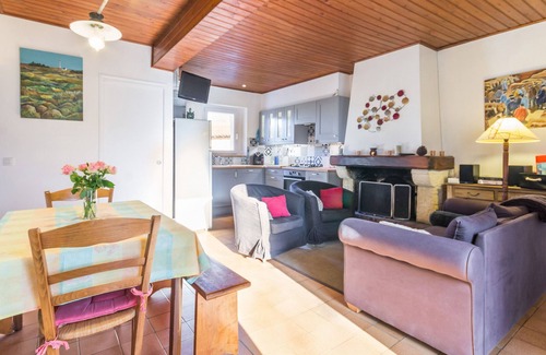 Villeneuve-en-Retz Cottage | Charming Renovated Farmhouse with Large Garden Near Beaches and Pornic