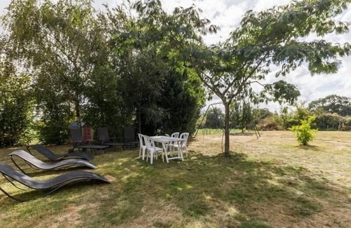 Villeneuve-en-Retz Cottage | Charming Renovated Farmhouse with Large Garden Near Beaches and Pornic