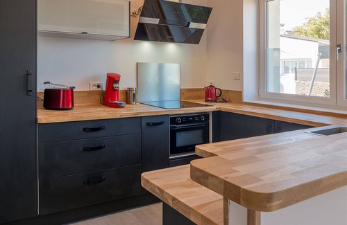 Larmor-Plage House | Charming Renovated Cottage - Beachfront, 2 Bedrooms, Sleeps 5/6, WiFi