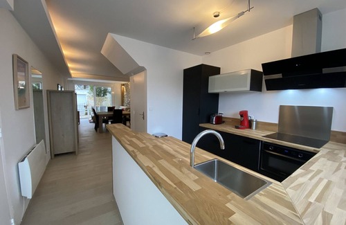 Larmor-Plage House | Charming Renovated Cottage - Beachfront, 2 Bedrooms, Sleeps 5/6, WiFi