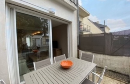 Larmor-Plage House | Charming Renovated Cottage - Beachfront, 2 Bedrooms, Sleeps 5/6, WiFi