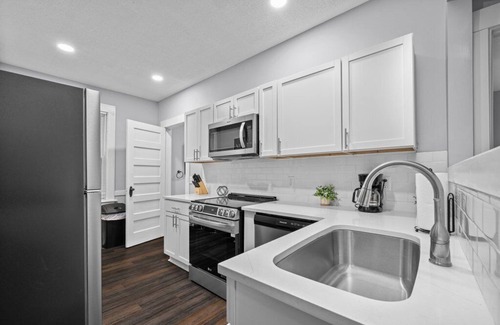 Davenport House | Charming, Renovated Home Near Parks & Colleges