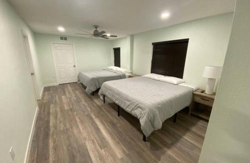 Gainesville House | Charming renovated home with jetted tub/king beds