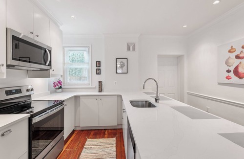 Northwest Philadelphia Apartment | Charming Renovated 2BR Home