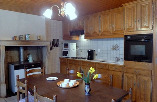 Cusey Cottage | Charming Restored House with AC, Garage, and Enclosed Garden in Cusey