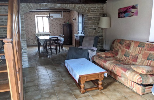 Cusey Cottage | Charming Restored House with AC, Garage, and Enclosed Garden in Cusey