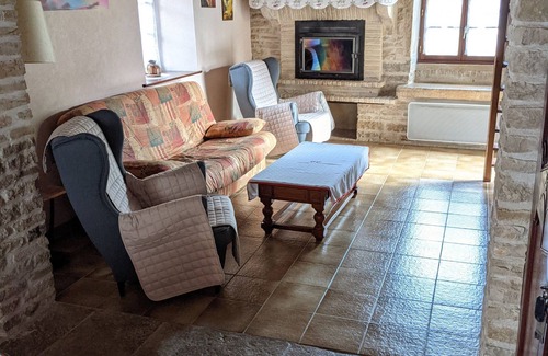 Cusey Cottage | Charming Restored House with AC, Garage, and Enclosed Garden in Cusey