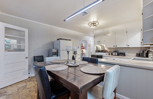 Naples House | Charming Retreat House with Game room and Outdoor Firepit
