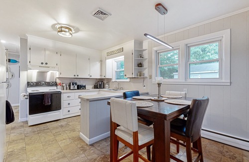Naples House | Charming Retreat House with Game room and Outdoor Firepit