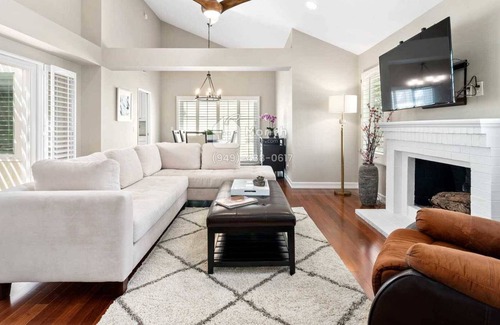 Woodbridge House | Charming Retreat on Cedarlake