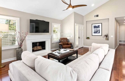 Woodbridge House | Charming Retreat on Cedarlake