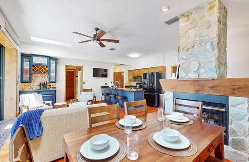 Palm Harbor House | Charming retreat with pool, dog friendly, centrally located near Gulf with WD