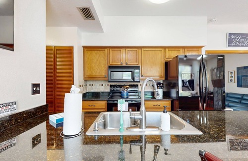 Palm Harbor House | Charming retreat with pool, dog friendly, centrally located near Gulf with WD