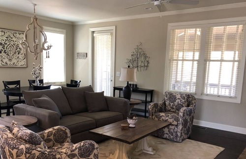 Reynolds Landing House | Charming Reynolds Landing Cottage adjacent to golf course & steps from the lake!