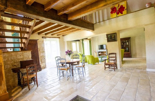 Conne-de-Labarde Cottage | "Charming Riverside Mill: Spacious Garden, Fishing Spot, Family-Friendly, Near Historic Sites"