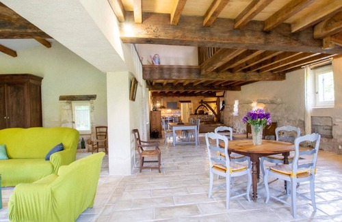 Conne-de-Labarde Cottage | "Charming Riverside Mill: Spacious Garden, Fishing Spot, Family-Friendly, Near Historic Sites"