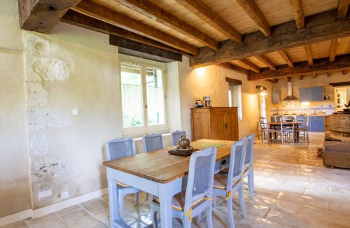 Conne-de-Labarde Cottage | "Charming Riverside Mill: Spacious Garden, Fishing Spot, Family-Friendly, Near Historic Sites"