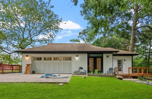 Norfolk House | Charming riverfront 1-bedroom house with WiFi, kitchenette, private deck.