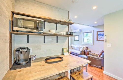 West Jefferson House | Charming Riverfront Cabin with Yard and Porch!