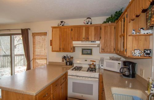 Jefferson House | Charming Riverfront Cabin - Hot Tub Overlooking New River, Gas Fireplace