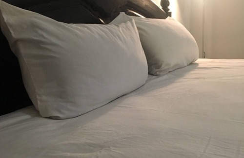 Conakry Bed & Breakfast | Charming room in a guest house