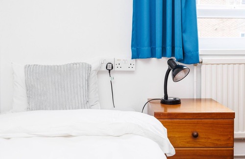 Bramcote Apartment | Charming Room Near Highfields Park