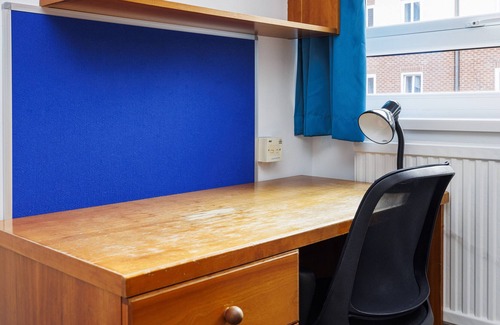 Bramcote Apartment | Charming Room Near Highfields Park