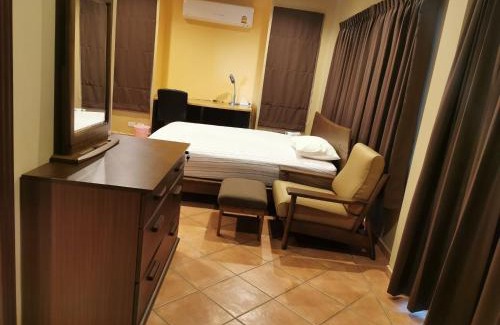 Saen Suk House | Charming Room in Muaeng Chonburi House with Garden View